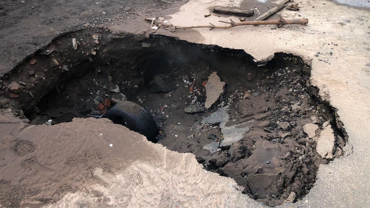 Место обвала грунта в Омске