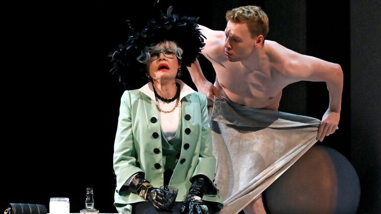 Спектакль-бенефис В. Алентовой Мадам Рубинштейн