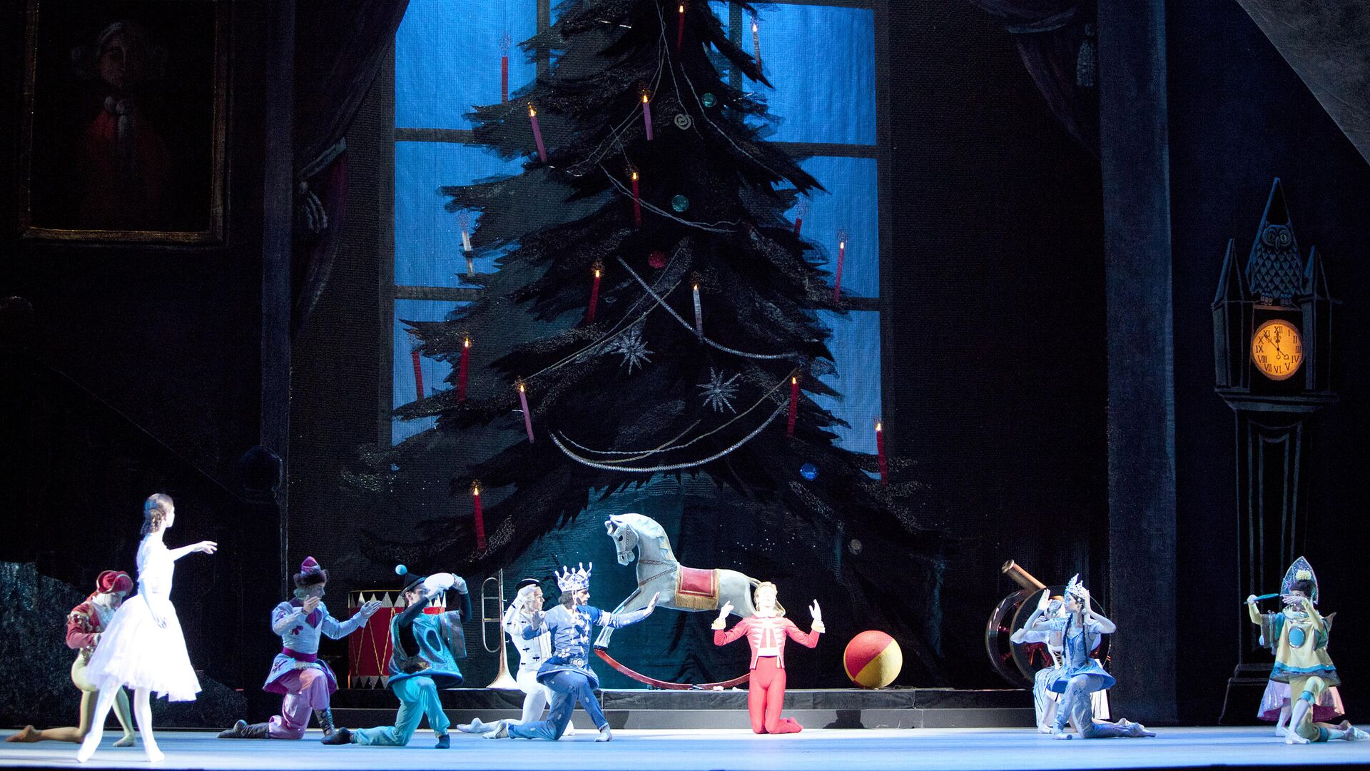 Сцена из спектакля Щелкунчик