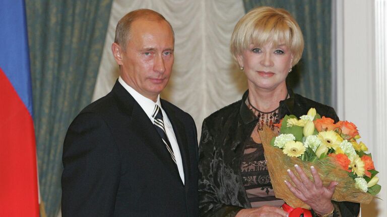 Президент России Владимир Путин наградил артистку Веру Алентову Орденом Почета
