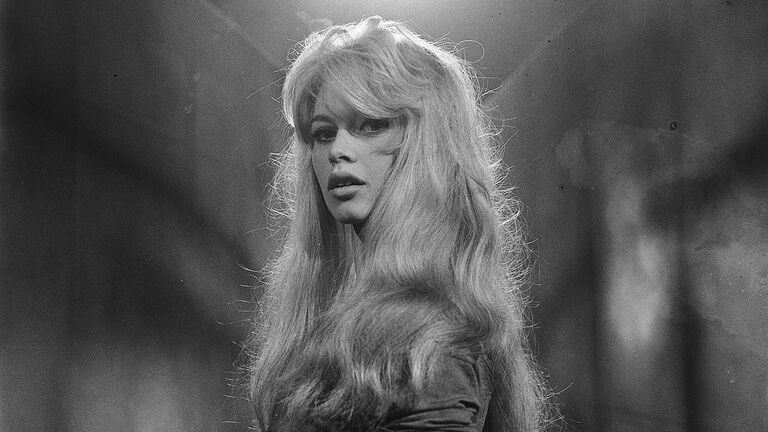 Брижит Бардо во время съемок программы Парад конца года.