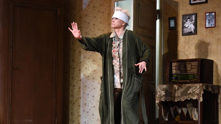 Вера Алентова в спектакле Семейка Краузе