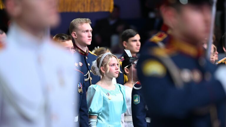 Участники IX Международного Кремлевского Благотворительного Кадетского Бала в Гостином дворе в Москве