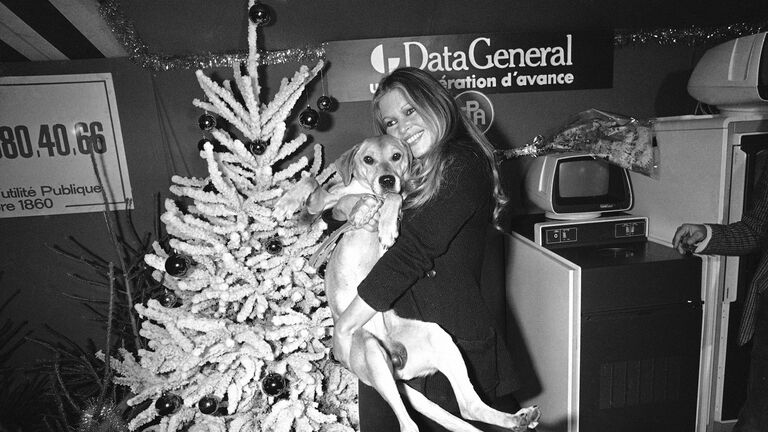 Брижит Бардо с собакой