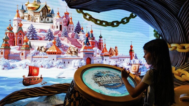 Девочка на открытии выставки-путешествия Книга сказок в Национальном центре Россия