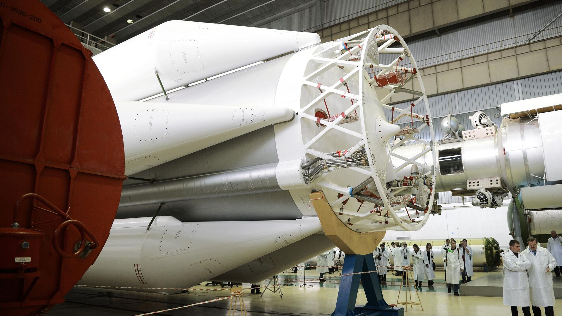 Сборка ракет-носителей Протон в центре имени Хруничева