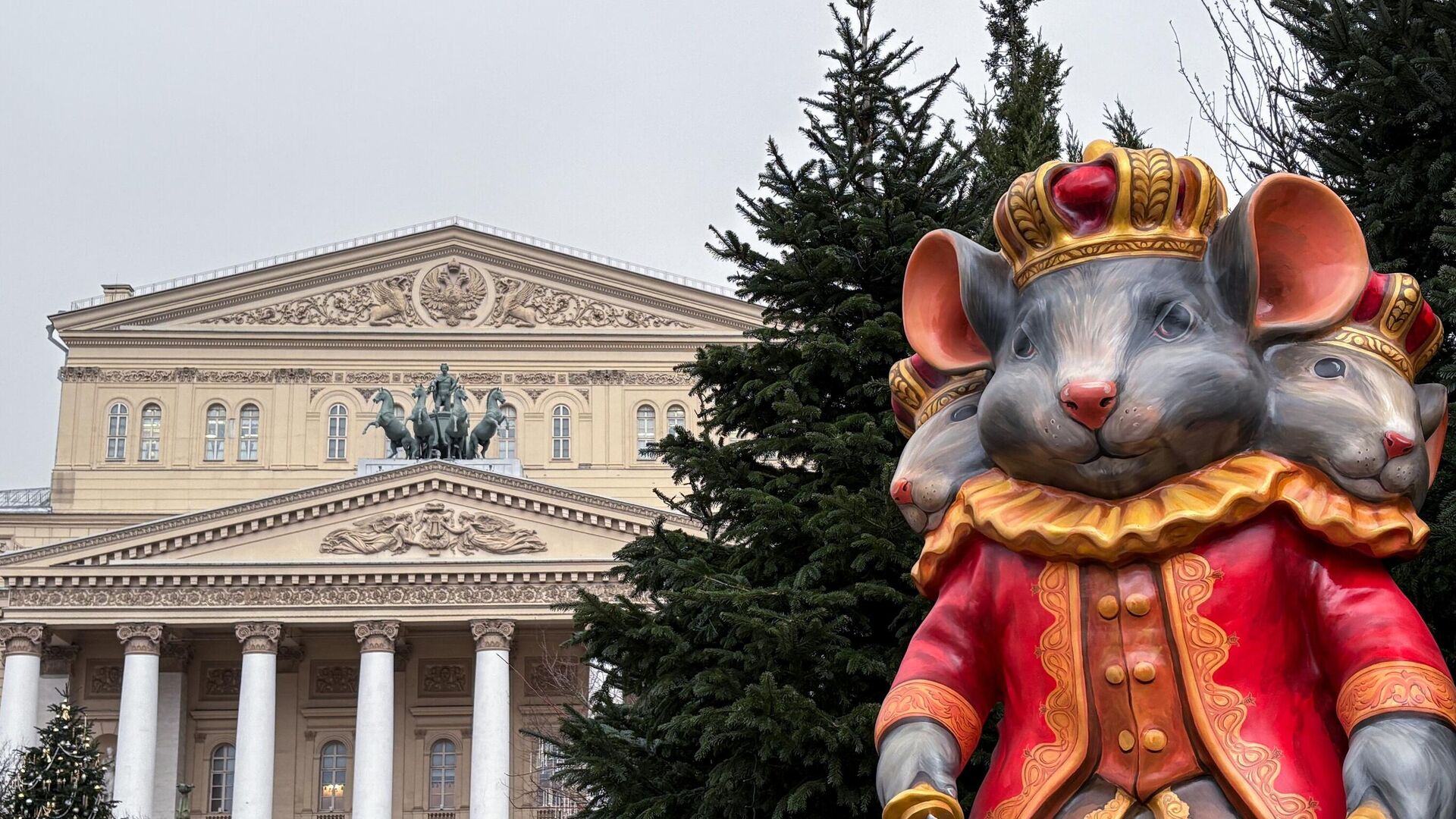Здание Большого театра в Москве