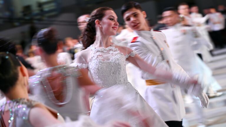 Участники IX Международного Кремлевского Благотворительного Кадетского Бала в Гостином дворе в Москве