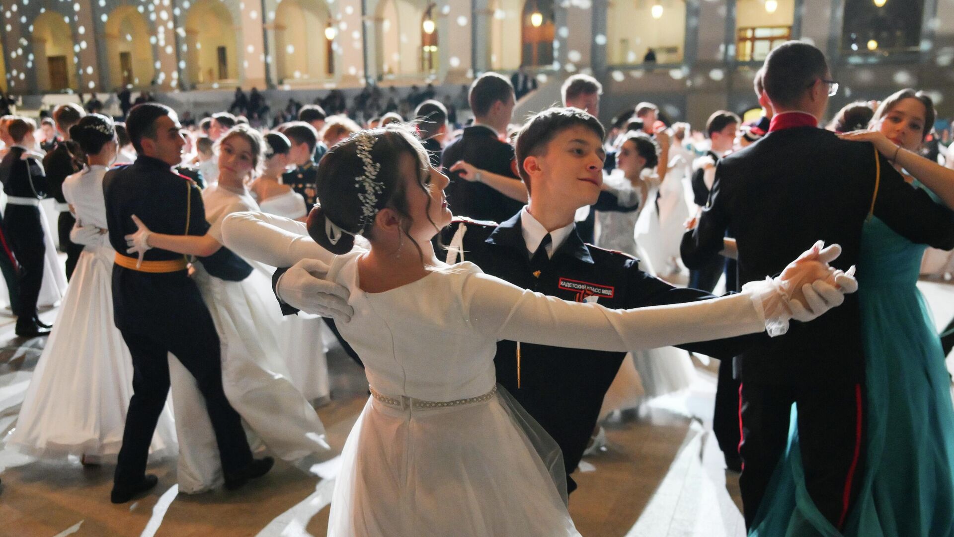Х юбилейный международный кремлевский благотворительный кадетский бал в Москве