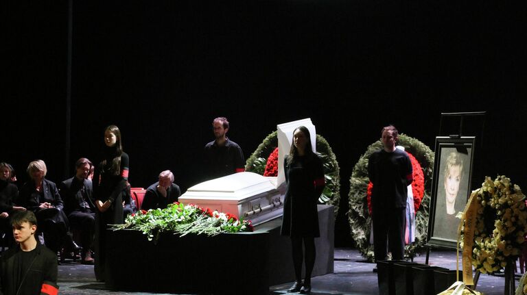 Прощание с народной артисткой РФ Верой Алентовой в Московском драматическом театре имени А.С. Пушкина