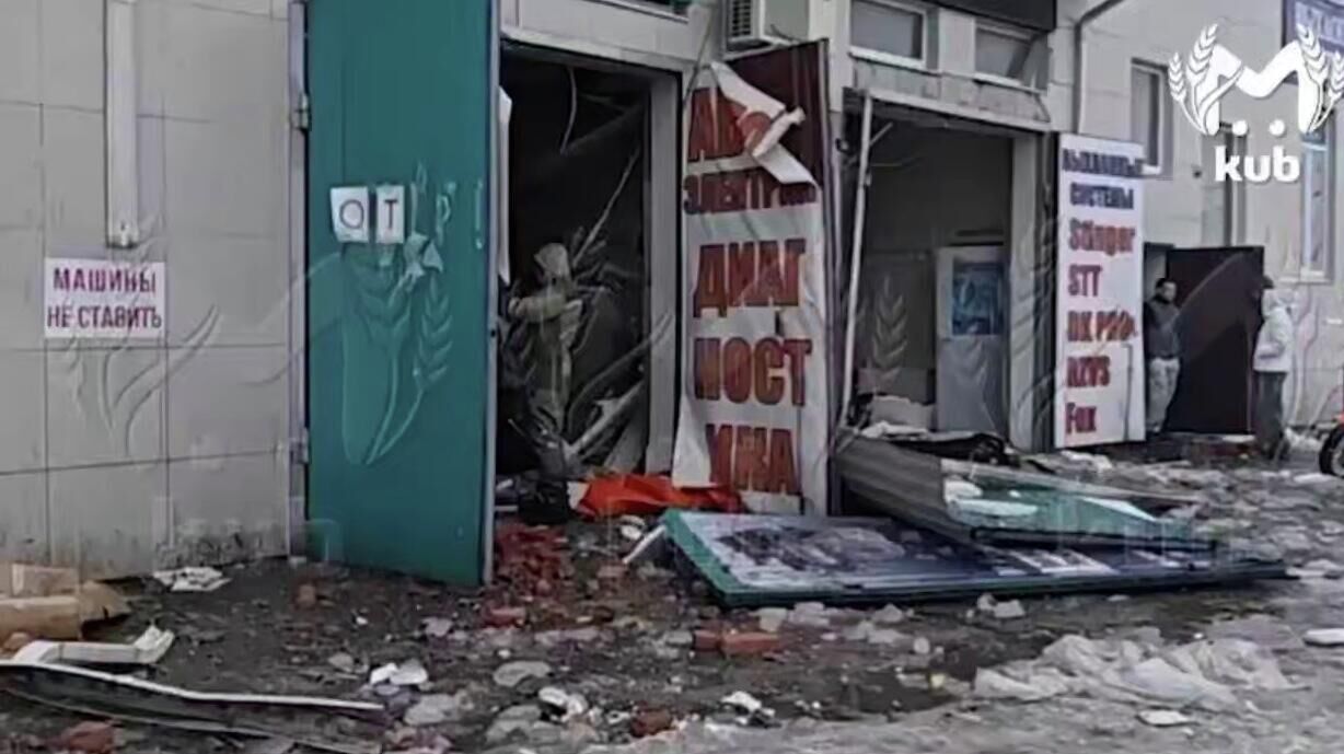 Последствия взрыва газового баллона в автосервисе в Краснодаре. Кадр видео