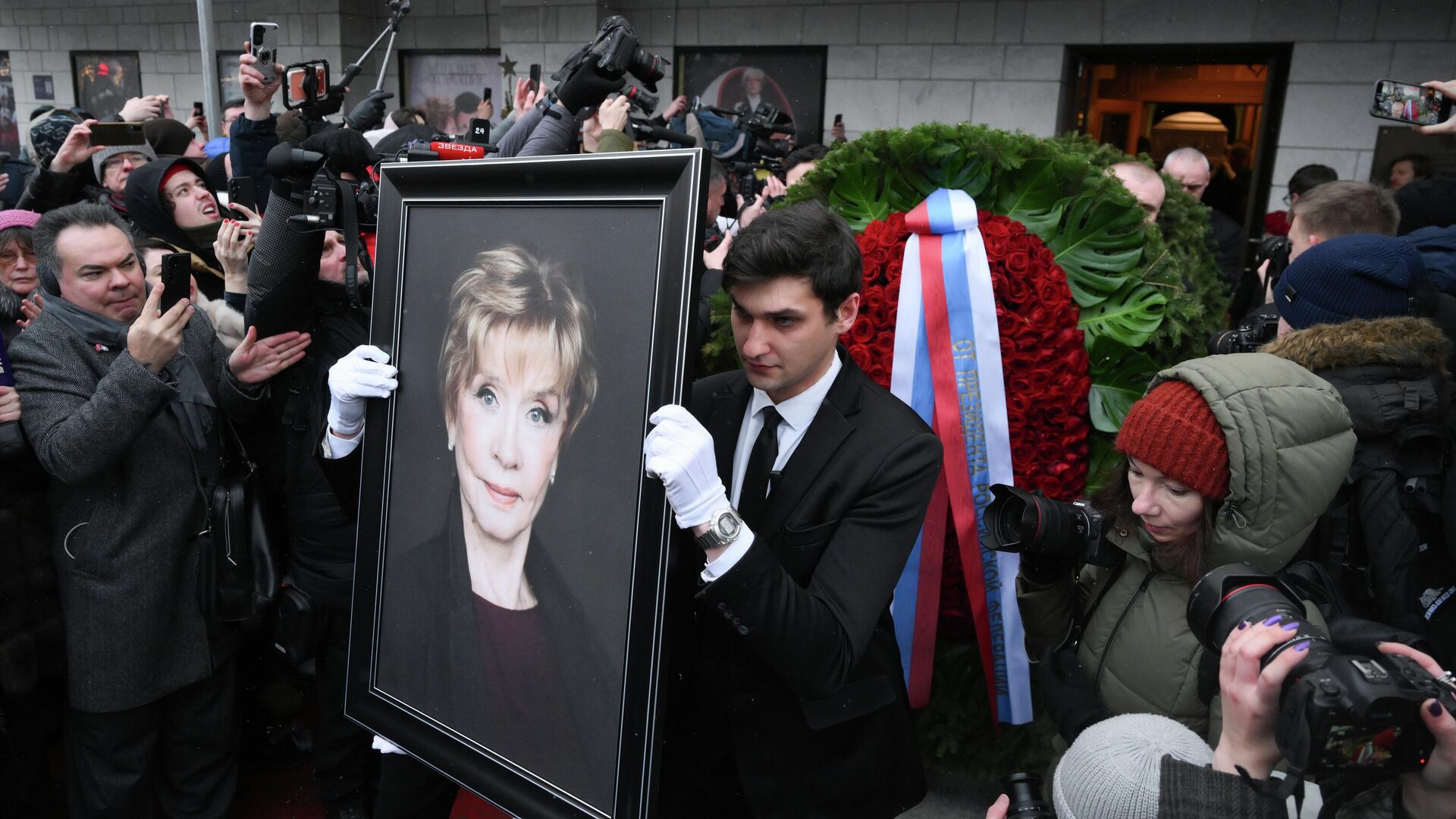 Церемония прощания с народной артисткой РФ Верой Алентовой