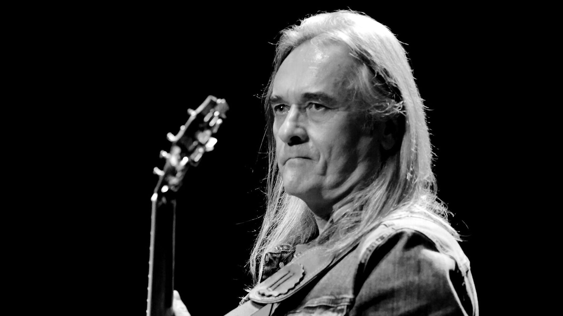 Российский гитарист, композитор и певец Юрий Рыманов