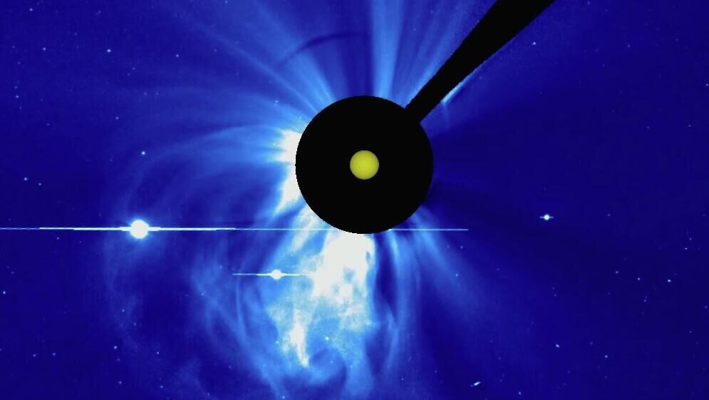 Крупный двойной взрыв на обратной стороне Солнца
