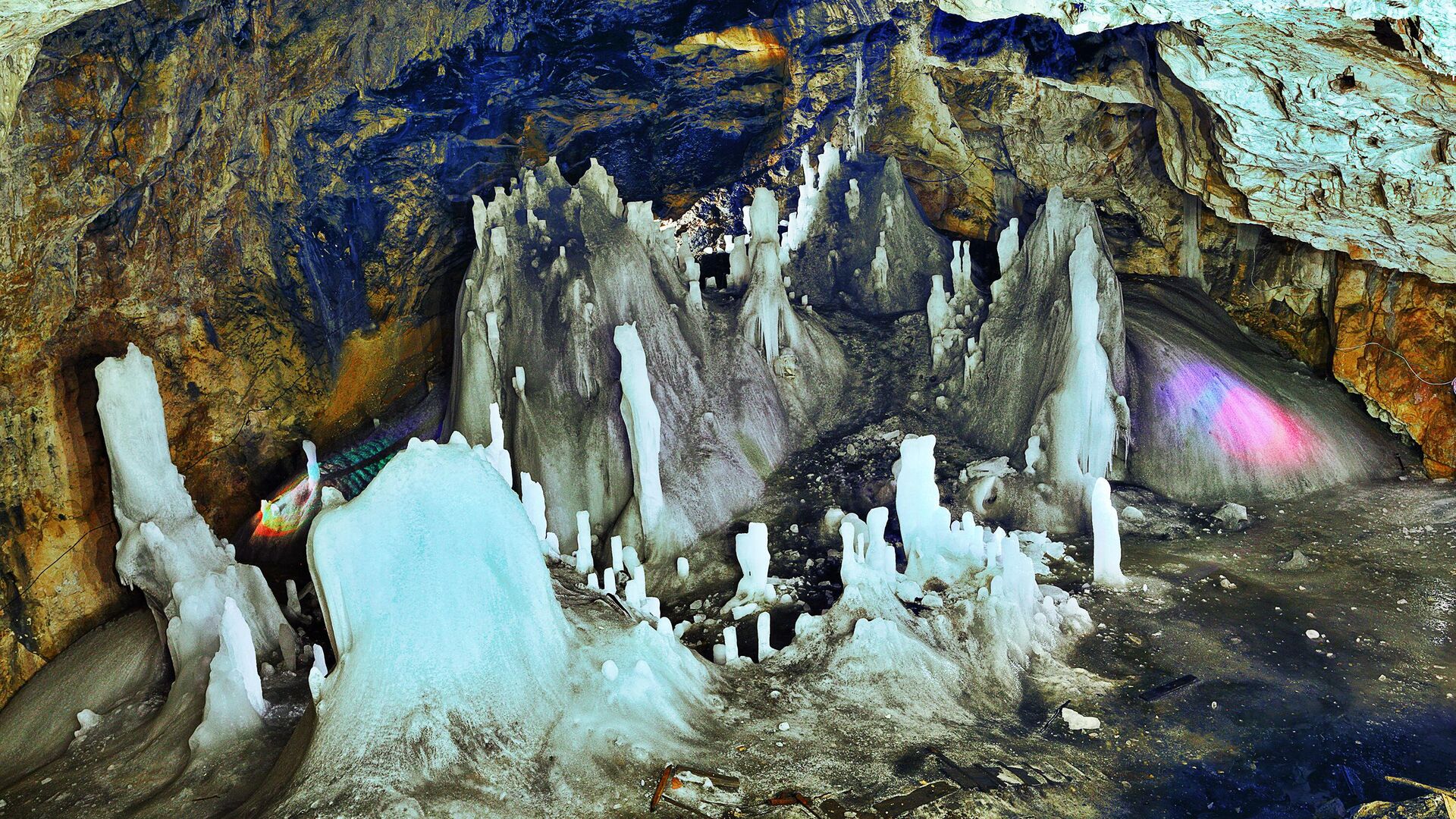 Пещера Скэришоара в Румынии