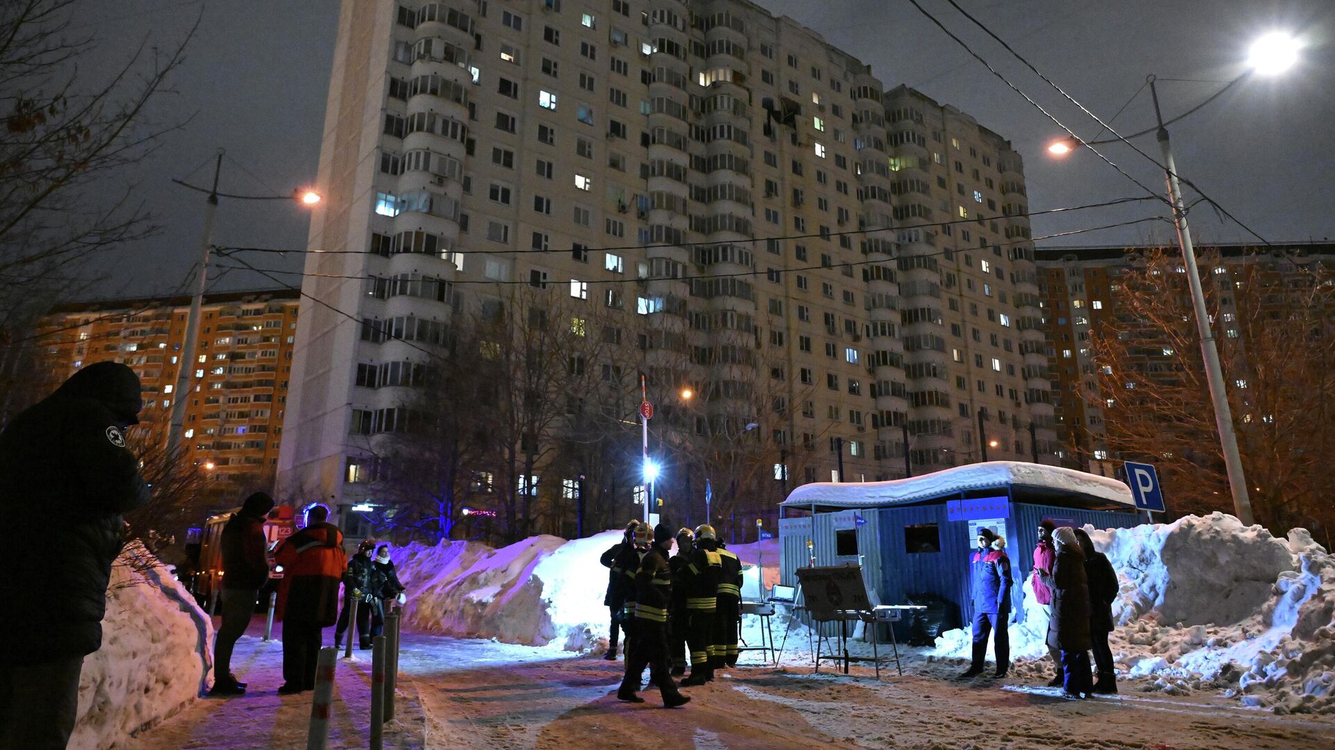Обстановка на месте взрыва в жилом доме на улице Кадырова на юге Москвы