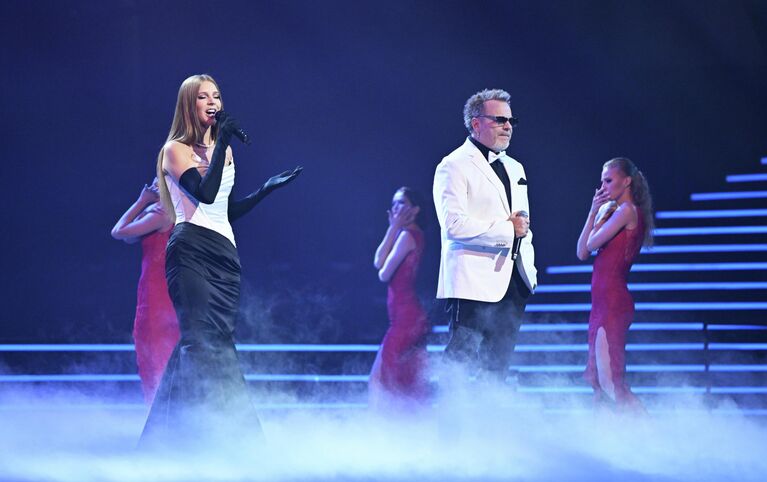 Певица Наталья Подольская и певец Владимир Пресняков выступают на XXX церемонии вручения национальной музыкальной премии Золотой Граммофон в Москве