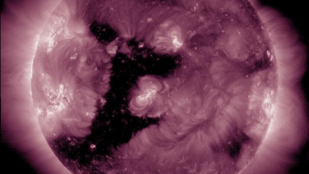 Корональная дыра на Солнце