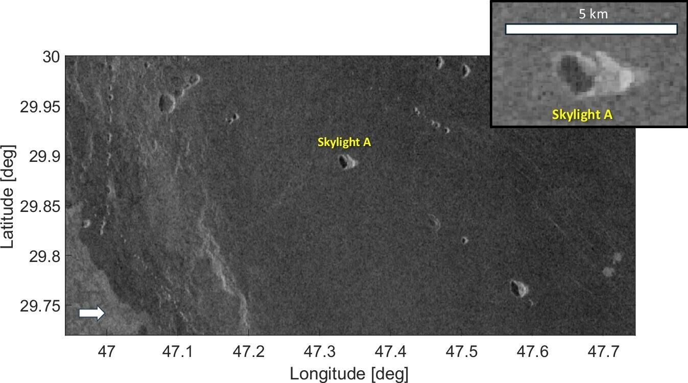 Цепь провалов на Венере. Буквой А обозначен световой люк, который может обеспечить доступ в пустоты под поверхностью планеты