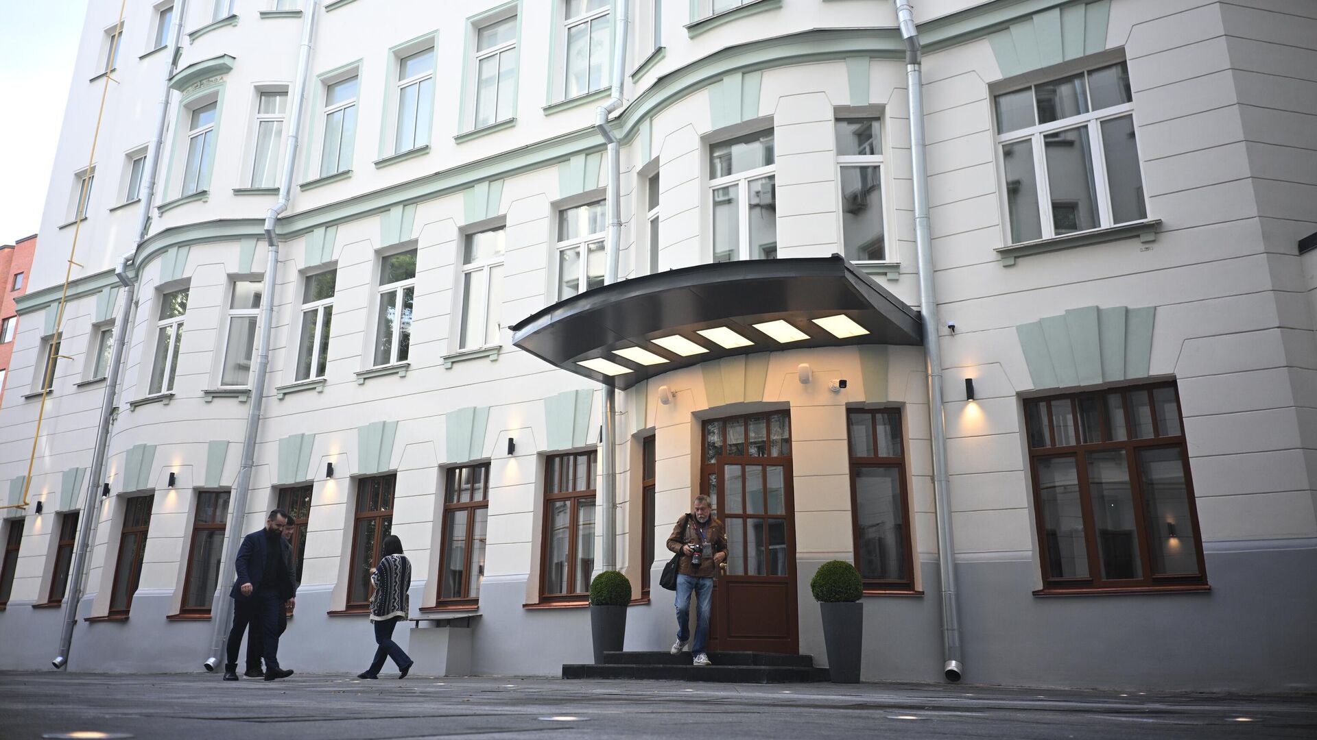 Дом на улице Чаплыгина, в котором Московский театр Олега Табакова занимает подвал и первый этаж