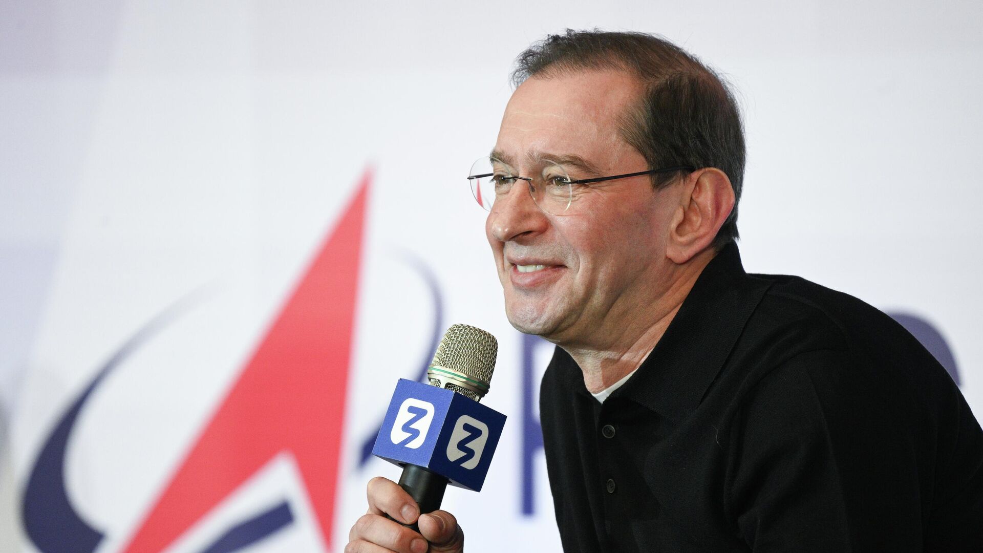 Художественный руководитель МХТ имени А. П. Чехова Константин Хабенский выступает на просветительском марафоне Космос со Знанием. 7 апреля 2026