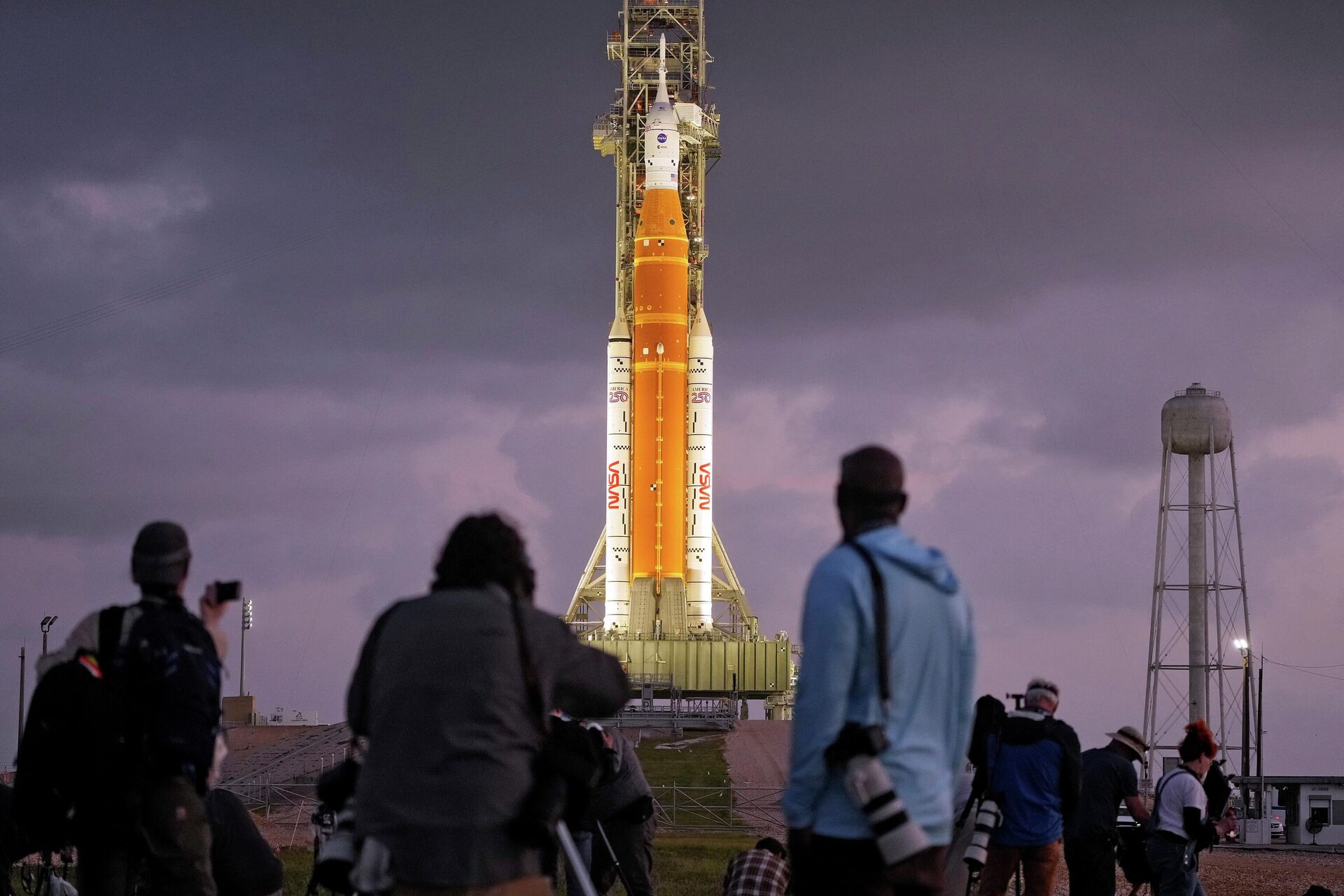 Лунная ракета НАСА Артемида-2 перед перед запуском в Космическом центре Кеннеди