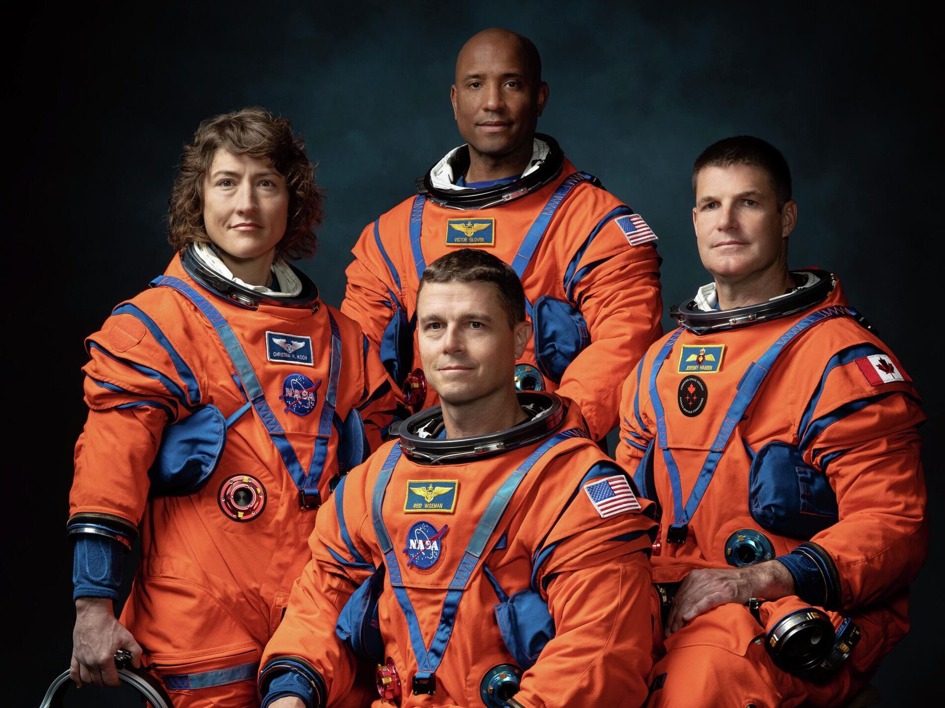 Экипаж Артемиды-2: астронавты НАСА Кристина Кук, Виктор Гловер, Грегори Уайсмен и астронавт ККА Джереми Хансен
