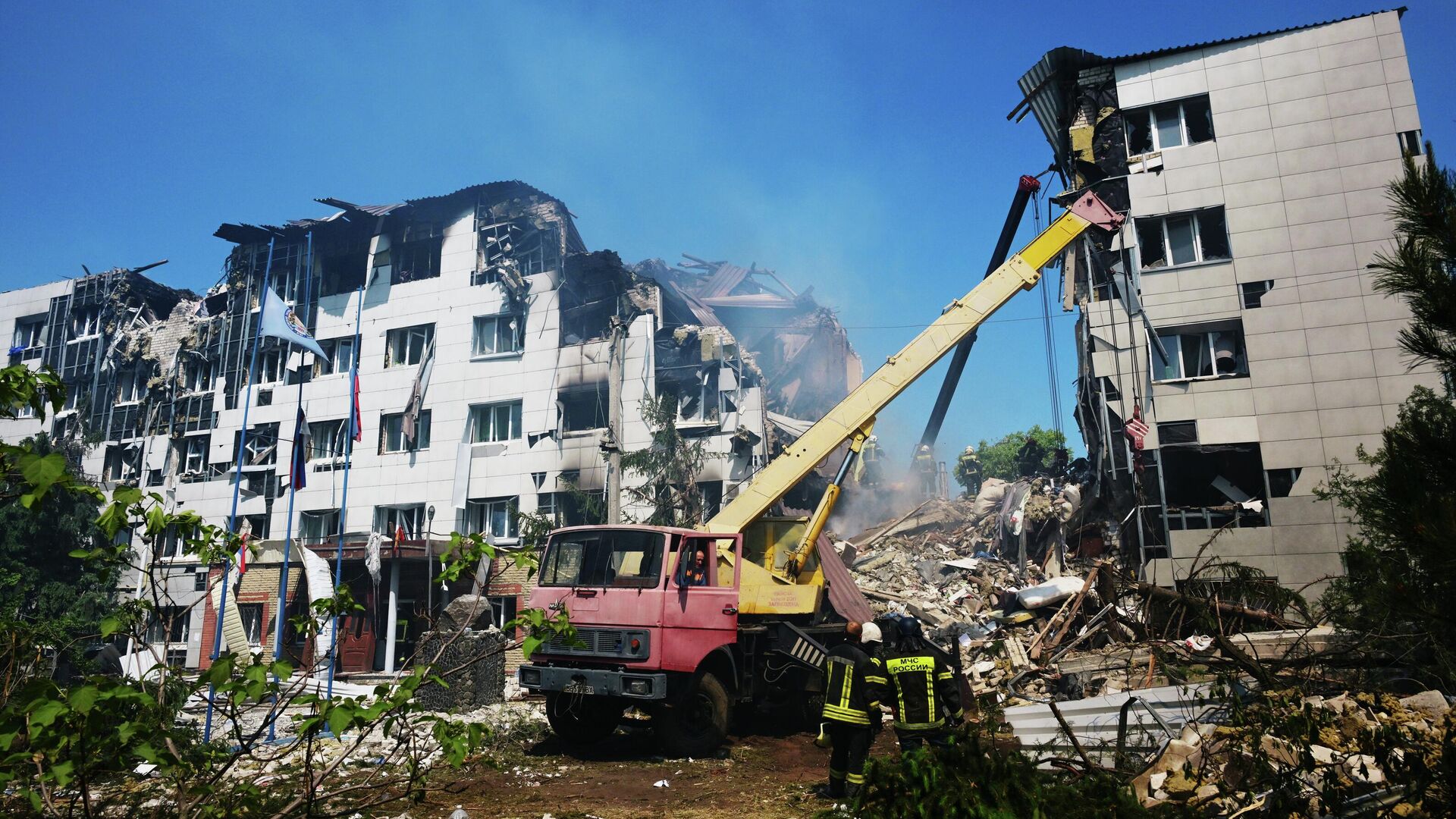 Последствия беспилотной атаки ВСУ в Старобельске, ЛНР