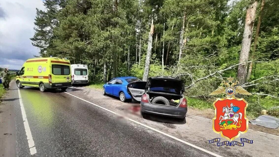 Последствия ДТП с участием двух автомобилей в Московской области