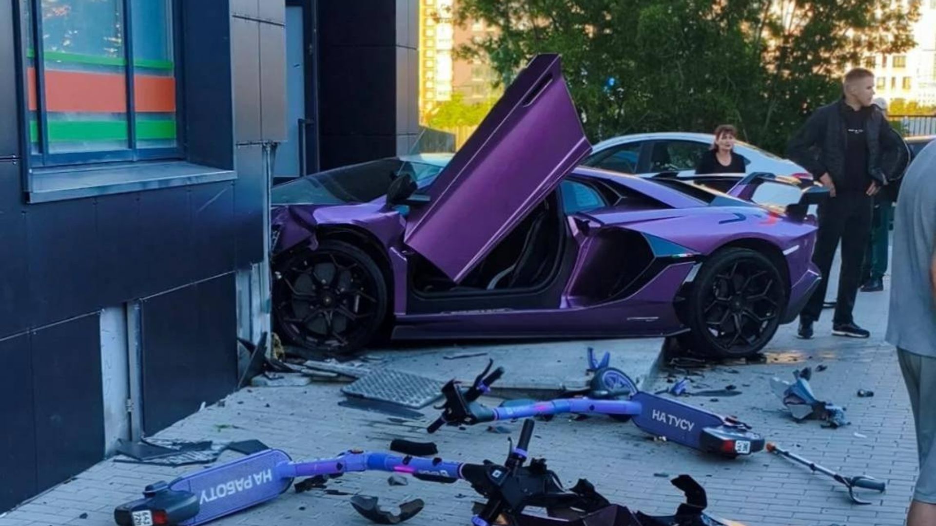 ДТП с участием автомобиля Lamborghini в Екатеринбурге