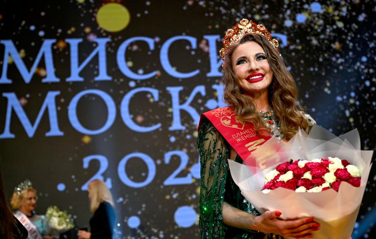 Финалистка Валентина Вылекжанина, победившая в категории Миссис Москва, на объединенном финале конкурсов Миссис Москва и Миссис Россия в театрально-концертном зале Москонцерт Холл в Москве