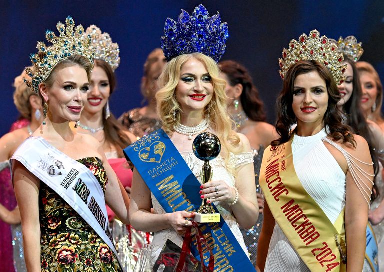 Финалистка Юлия Куклина, победившая в категории Миссис Москва – Классик, на объединенном финале конкурсов Миссис Москва и Миссис Россия в театрально-концертном зале Москонцерт Холл в Москве